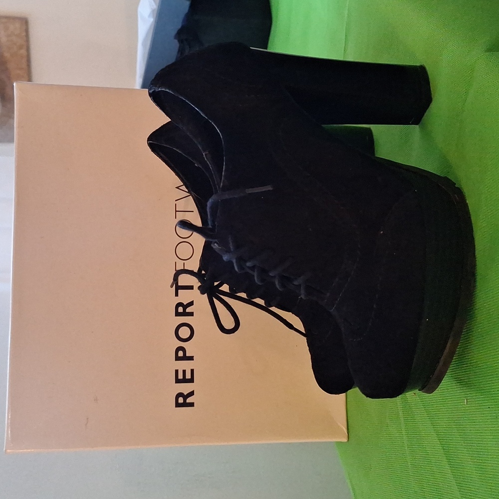 Report shoes,size 8 black